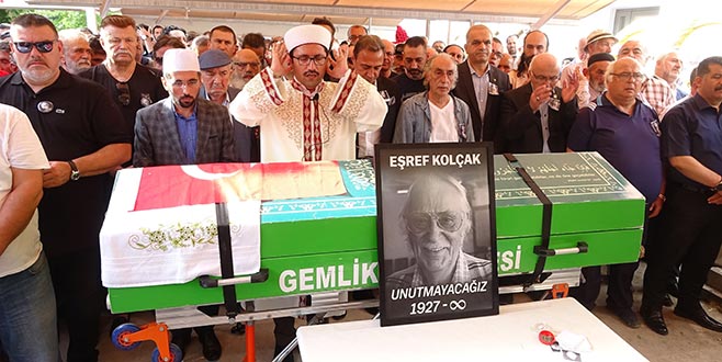 Usta Sanatçı Eşref Kolçak, son yolculuğuna uğurlandı