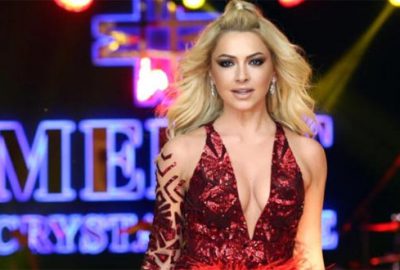 Makyajsız görüntülerini eleştirenlere yatak pozuyla karşılık verdi