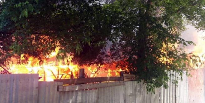 Tarım ilaçları deposu alevlere teslim oldu