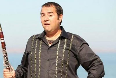 Ata Demirer’den tespihli paylaşım