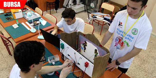 Karagöz ve Hacivat’ı teknolojiyle buluşturdular Karagöz ve Hacivat’ı teknolojiyle buluşturdular