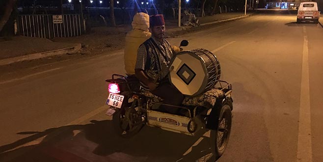 Motosikletli ramazan davulcusu Motosikletli ramazan davulcusu
