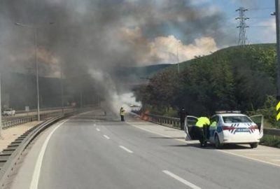 Kamyonet alev alev yandı