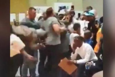 Dünyaca ünlü aktöre tekmeli saldırı