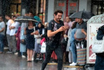 Aniden bastıran sağanak zor anlar yaşattı