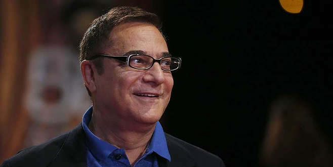 Hastane odasında sürpriz doğum günü kutlaması