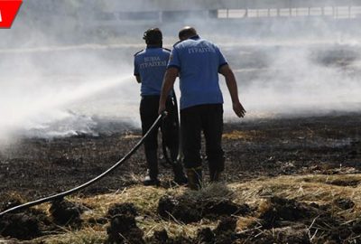Tutuşan ot balyaları güçlükle söndürüldü