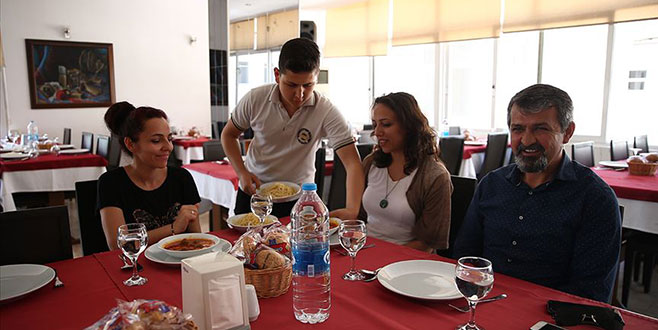 Bu okulun cirosu yıllık 4 milyon lira