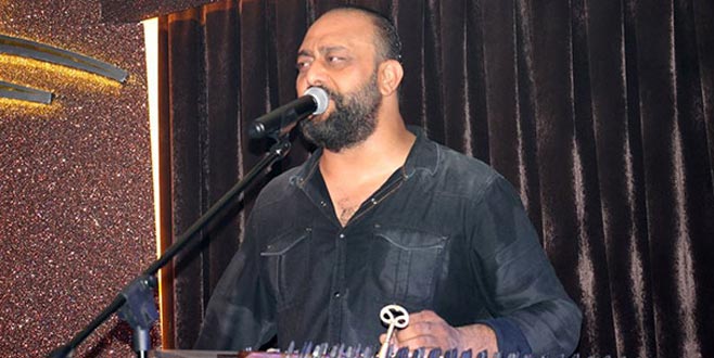 Ünlü şarkıcı hayatını kaybetti