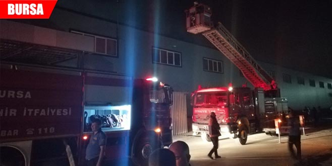 Fabrika deposunda korkutan yangın