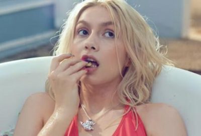 Kalça şovuyla herkesi şaşkına çevirdi!