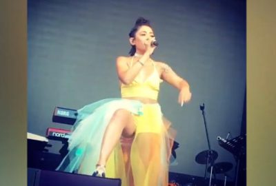 Konserde tepki çeken hareket! ‘Açmak istiyorsanız açın…’