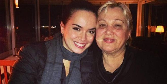 Yeliz Şar annesi için dua istedi!