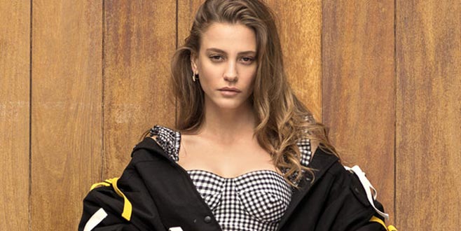 Serenay Sarıkaya’dan havuz pozları!