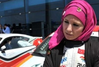 Başörtüsünü çıkarmıştı! Radikal hamle