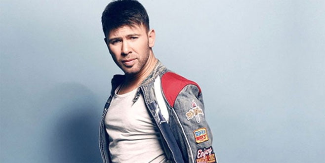 Ünlü şarkıcı trafik kazası geçirdi