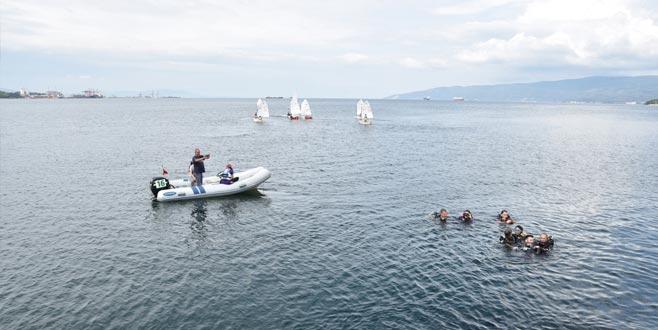 Gemlik Körfezi’ne ‘temizlik’ dalışı Gemlik Körfezi’ne ‘temizlik’ dalışı