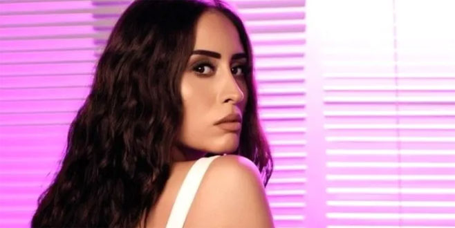 Ünlü şarkıcının kızı boşandığı eşiyle beraber olduğunu itiraf etti