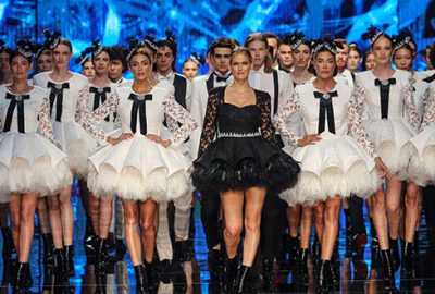 Bar Refaeli Bursalı güzellerle podyumda  