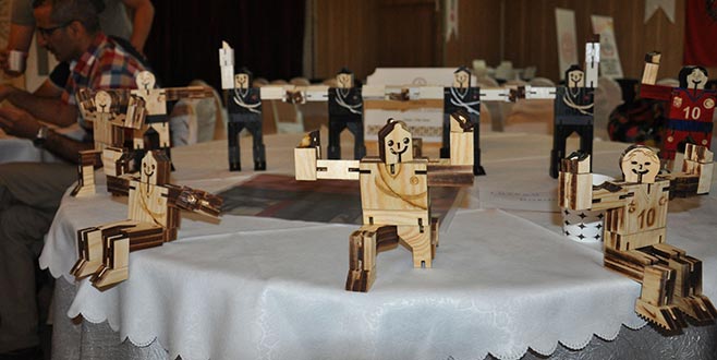 Ahşap oyuncaklar görücüye çıkarıldı