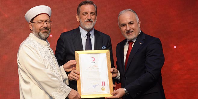 Türk Kızılay’ından BTSO’ya altın madalya