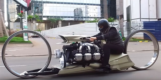 Uçak motoruna sahip motosiklet