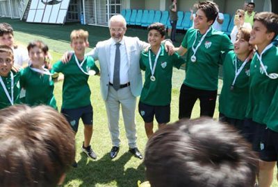 Kupa beyi minik timsahlar