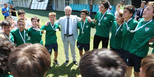 Kupa beyi minik timsahlar