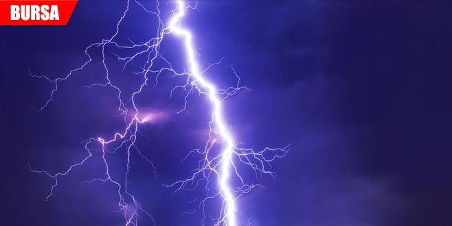 Piknik yaparken üzerine yıldırım düştü