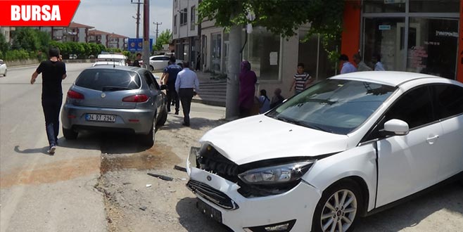 Kafa kafaya çarpıştılar: 3 yaralı 