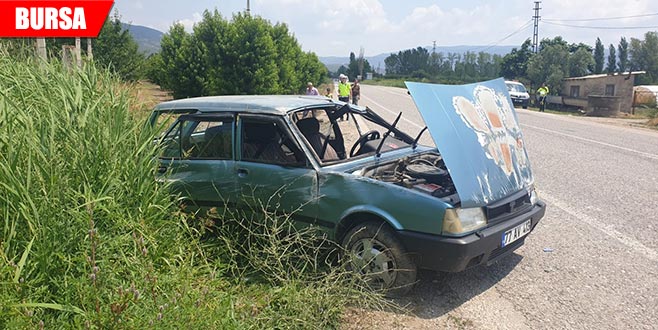 Takla atan araçtan sağ çıktılar Takla atan araçtan sağ çıktılar