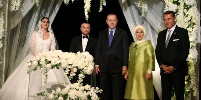 Dillere destan düğün yapmışlardı! Neden ayrıldıkları ortaya çıktı Dillere destan düğün yapmışlardı! Neden ayrıldıkları ortaya çıktı