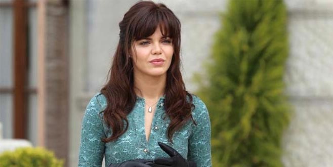 Bikinili görüntüsüyle plajı salladı! Bikinili görüntüsüyle plajı salladı!