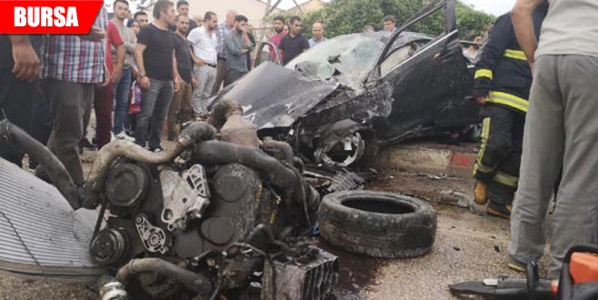 Ehliyetsiz sürücü arabayı hurdaya çevirdi