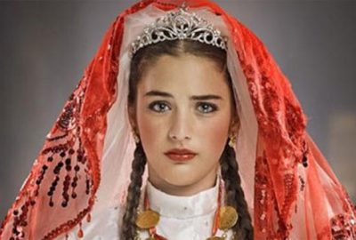 Küçük Gelin dizisinin Zehra’sı şimdilerde güzelliğiyle mest ediyor