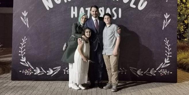 Bakan Albayrak’tan aile fotoğrafı paylaşımı