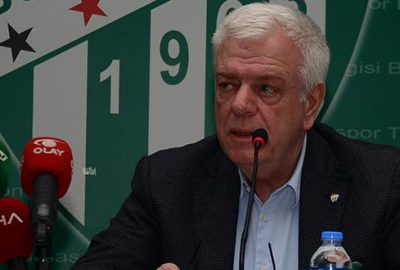 Ali Ay, camiaya seslendi