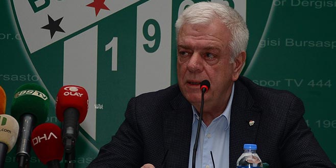 Ali Ay, camiaya seslendi