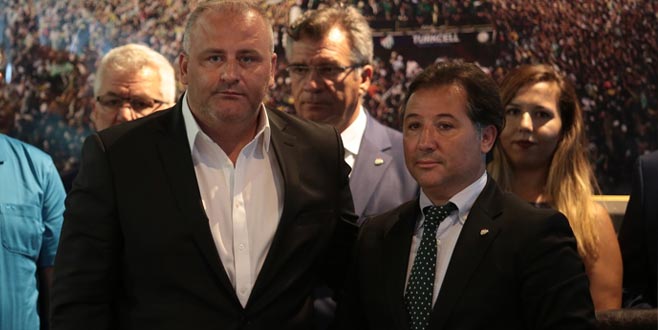 Mesut Mestan ve yeni yönetim mazbatasını aldı