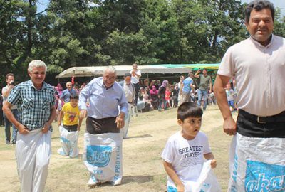 Dede ve torunların çuvalla imtihanı