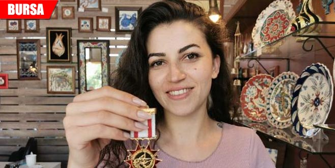 Bulduğu İstiklal Madalyası’nın sahibini arıyor Bulduğu İstiklal Madalyası’nın sahibini arıyor