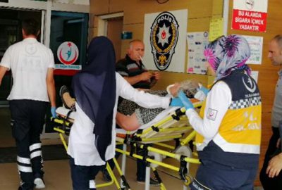 Saman indirirken römorktan düştü