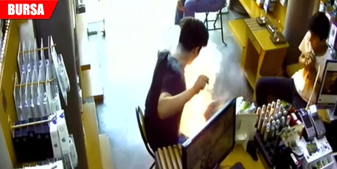 Cep telefonu bataryası bomba gibi patladı