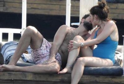 Yasak Elma’nın başrol oyuncusu sevgilisiyle dudak dudağa!