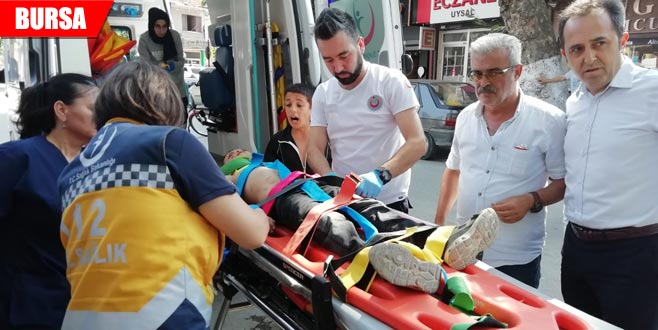 Aniden yola çıkan çocuğa çarptı