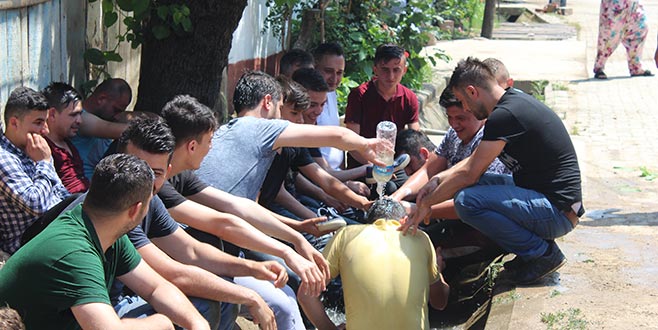 Damadı una bulayıp başında yumurta kırdılar