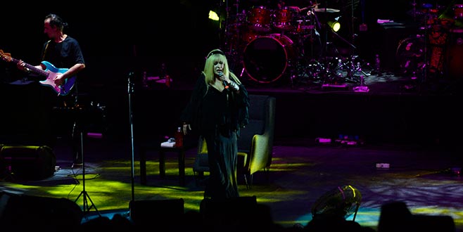 Zerrin Özer ve Gökhan Türkmen Bursa’da sahne aldı