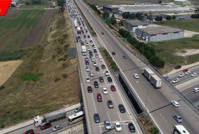 Bursa’da bayram trafiği havadan görüntülendi