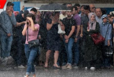 Aniden bastıran sağanak zor anlar yaşattı