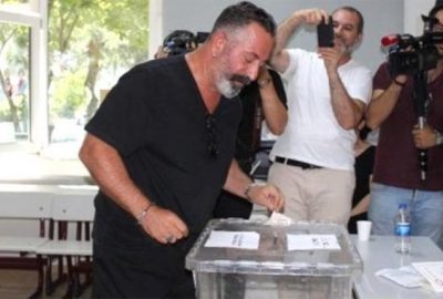 Oy kullandıktan sonra yaptığı hareket herkesi şaşırttı